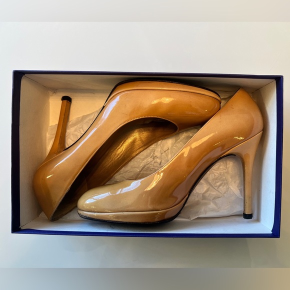STUART WEITZMAN NUDE PATENT LEATHER ROUND TOE PUMPS PLATSWOON
ADOBE ANILINE 8.5 - Picture 5 of 11